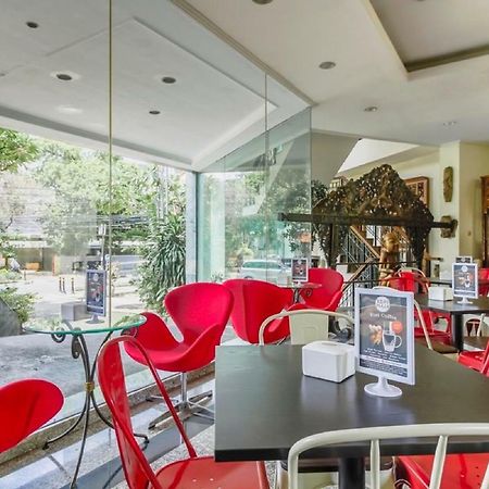 Reddoorz Plus Near Monumen Nasional Jakarta Luaran gambar