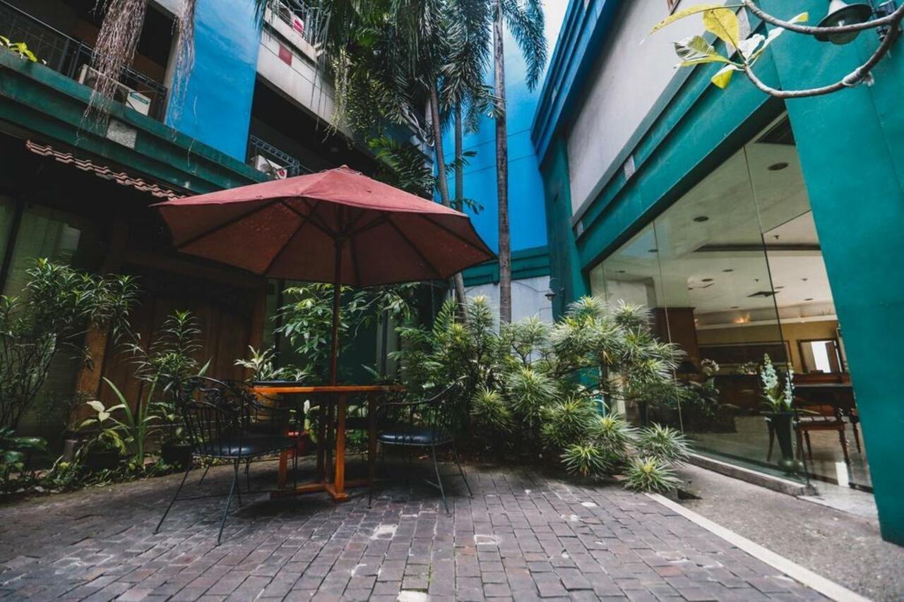 Reddoorz Plus Near Monumen Nasional Jakarta Luaran gambar