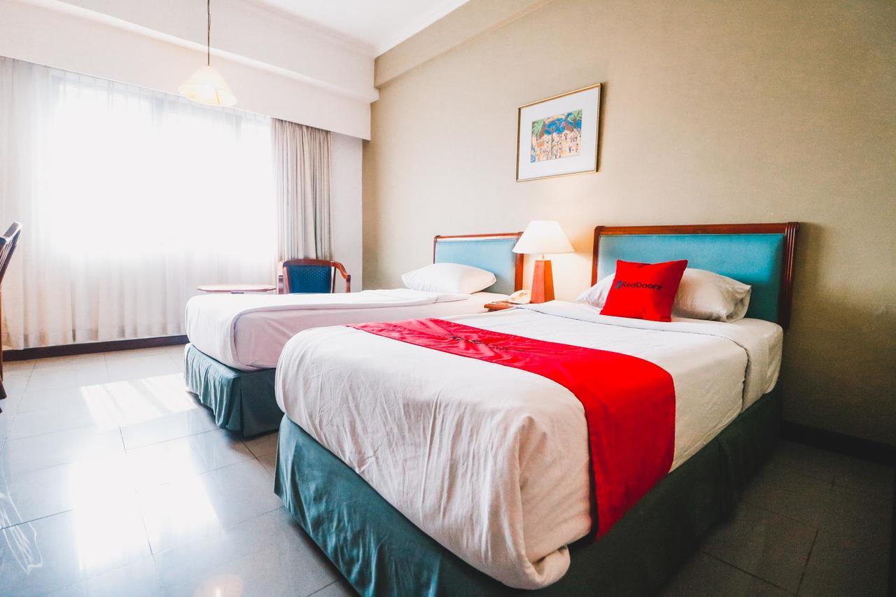 Reddoorz Plus Near Monumen Nasional Jakarta Luaran gambar