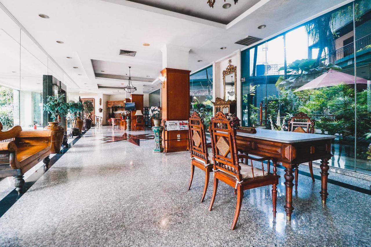 Reddoorz Plus Near Monumen Nasional Jakarta Luaran gambar