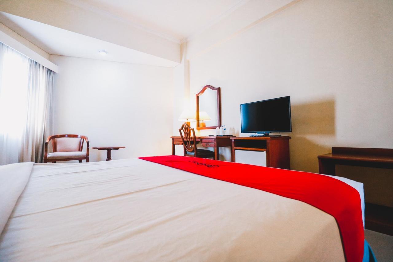 Reddoorz Plus Near Monumen Nasional Jakarta Luaran gambar
