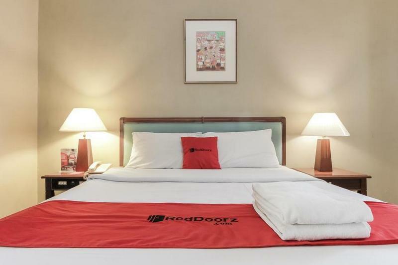 Reddoorz Plus Near Monumen Nasional Jakarta Luaran gambar