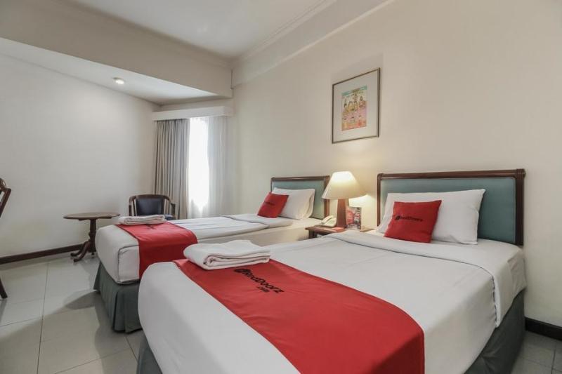 Reddoorz Plus Near Monumen Nasional Jakarta Luaran gambar
