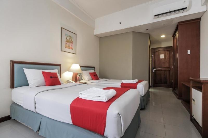 Reddoorz Plus Near Monumen Nasional Jakarta Luaran gambar